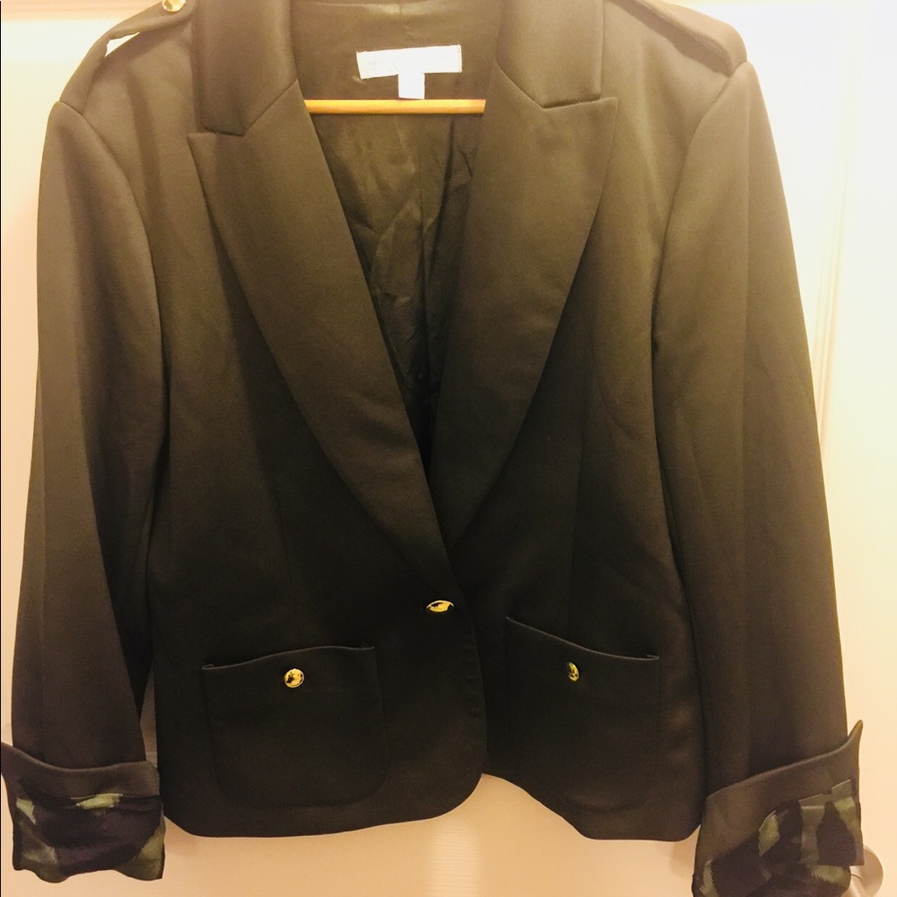 Silky blazer with green and black lining